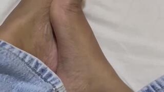 Piesitos sudados con medias!