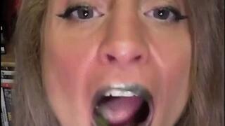 CRUNCH AND MUSH MOUTHS