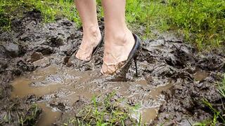 platform pumps in mud, high heels in mud, muddy high heels, muddy shoes
