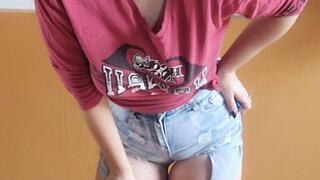 Do you think I should go out like this? - I smoke a cigarette before leaving the house