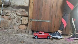 Sneaker-Girl Darleen - Pick Up Toy Car Crush
