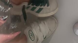 Green campus sneaker wash in bath