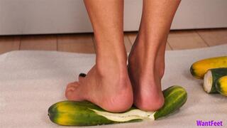 Bare Heel Crush - Food Crushing - HD MP4