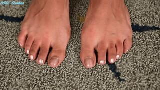 Indian toes dominate tiny man - MP4