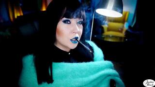 Blue glossy lips and 2 black cigarettes [1080p, wmv]