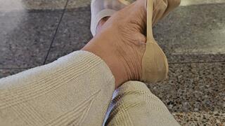 Milah Arches Arcos Viajeros 13 relaxing in the airport