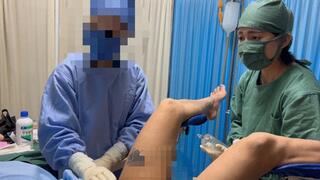 Asian Kotori and Kora's lesbian medical examination