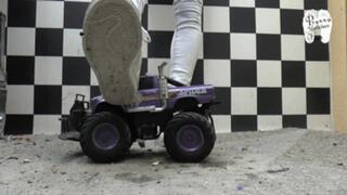 Rc-Car under Sneakers 2 floor view