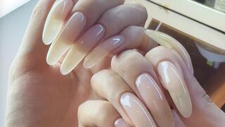 #257 - Bright shiny long nail beds show