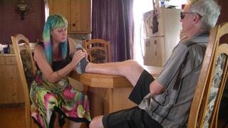 Feet for lunch (HD)