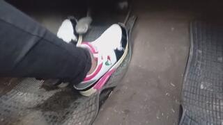 revving sneakers parte 1