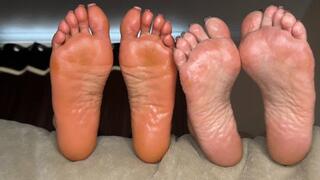 @Candytoes8934 and @Mysplendidfeet showing off their pretty feet
