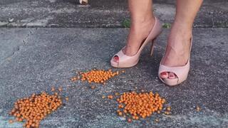 Roxan crushing with her stiletto heels (3)