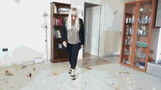 Sliding on heels 2 AVI (1920x1080) FHD