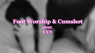 LYNN - FOOT WORSHIP & CUM ON SOLES : "Tu ne pouvais pas me le dire au lieu de faire le pervert ?!"