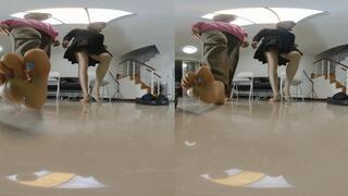 3dvr180 degree MOMO ANNA stomps on short man