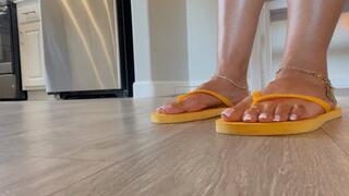Yellow Flip Flop 360 POV