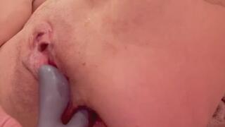 Mature MILF Roxy finger blasts and fucks her willing ass with her vibrating dildo