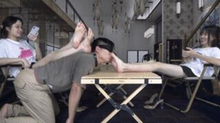 Two goddesses humiliate the teacher, smell their feet, and trample on the teacher!