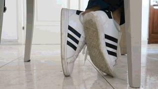 Torn socks in sneakers AVI (1920x1080) FHD