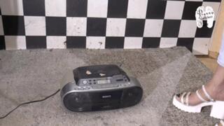 Radio under her heeld Mules