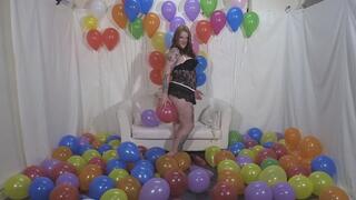 Lola's balloon play no popping