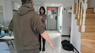 Black boot girl takes off her boots and ties her arms straight (Chinese model)