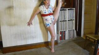 Erotic freestyle dance on Do the Clam song