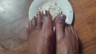 Crushed Strawberry Cake with Toes