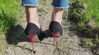 high heels stuck in ground, high heels sink, high heels crush flowers, shoes stuck, shoeplay