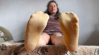 ripping yellow socks m0