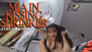 Mia in Kissing Shrinker HD Version CL