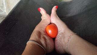 Angelin crushes with the pronounced arches of his feet (1)