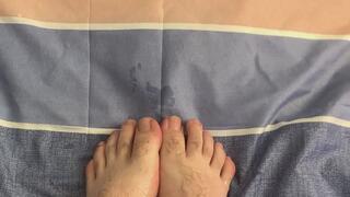 My Dirty Feet Fuck a Banana – Raw Home Fetish