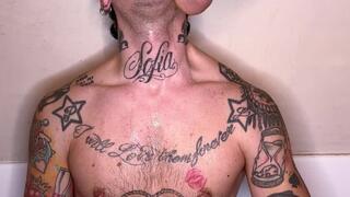 Double pissing with artistic human toilet