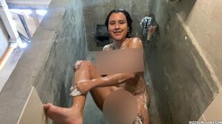 Custom 68: Giantess Shower #3