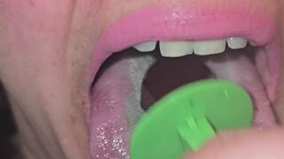 green tongue- hey daddy