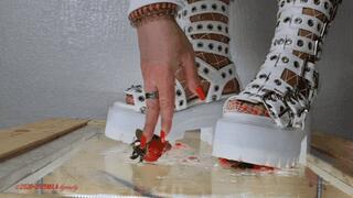 Mila - Strawberries (View 02)