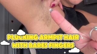 Plucking my armpits hair with bares fingers Raw & natural