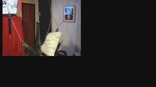 Momification au masque a gaz