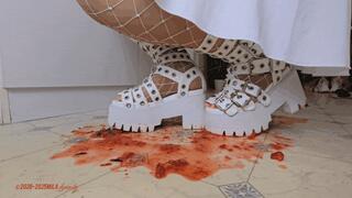 Mila in Sandals - Deep grooves