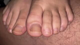PERFECT NATURAL LONG TOES FOOTJOB - FULL HD