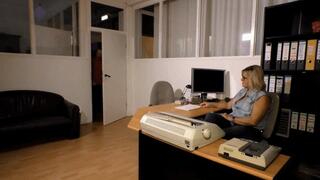 THIS MILF BOSS WANTS AN ASSISTANT TO FUCK HER