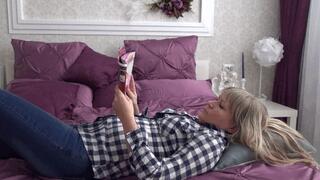 shoving her finger deep in it and licking it Ln