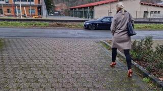 Helena keeps losing her one shoe wmv 1280 x 720