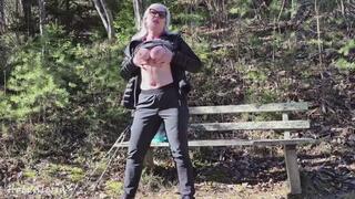 6 outdoor piss scenes