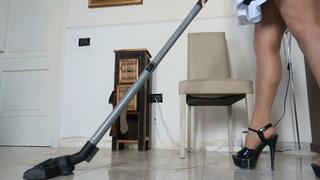 Maid has fun with dildo and vacuum cleaner MP4 (1920x1080) FHD