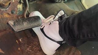 Sneaker pedal pump with bonus jack off clip