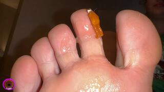 Lady Leviathan - Tiny Servant Helps Me Wax My Feet