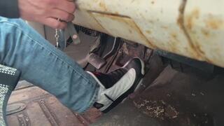 Sneaker pedal pump plus 2 sneaker bate scenes